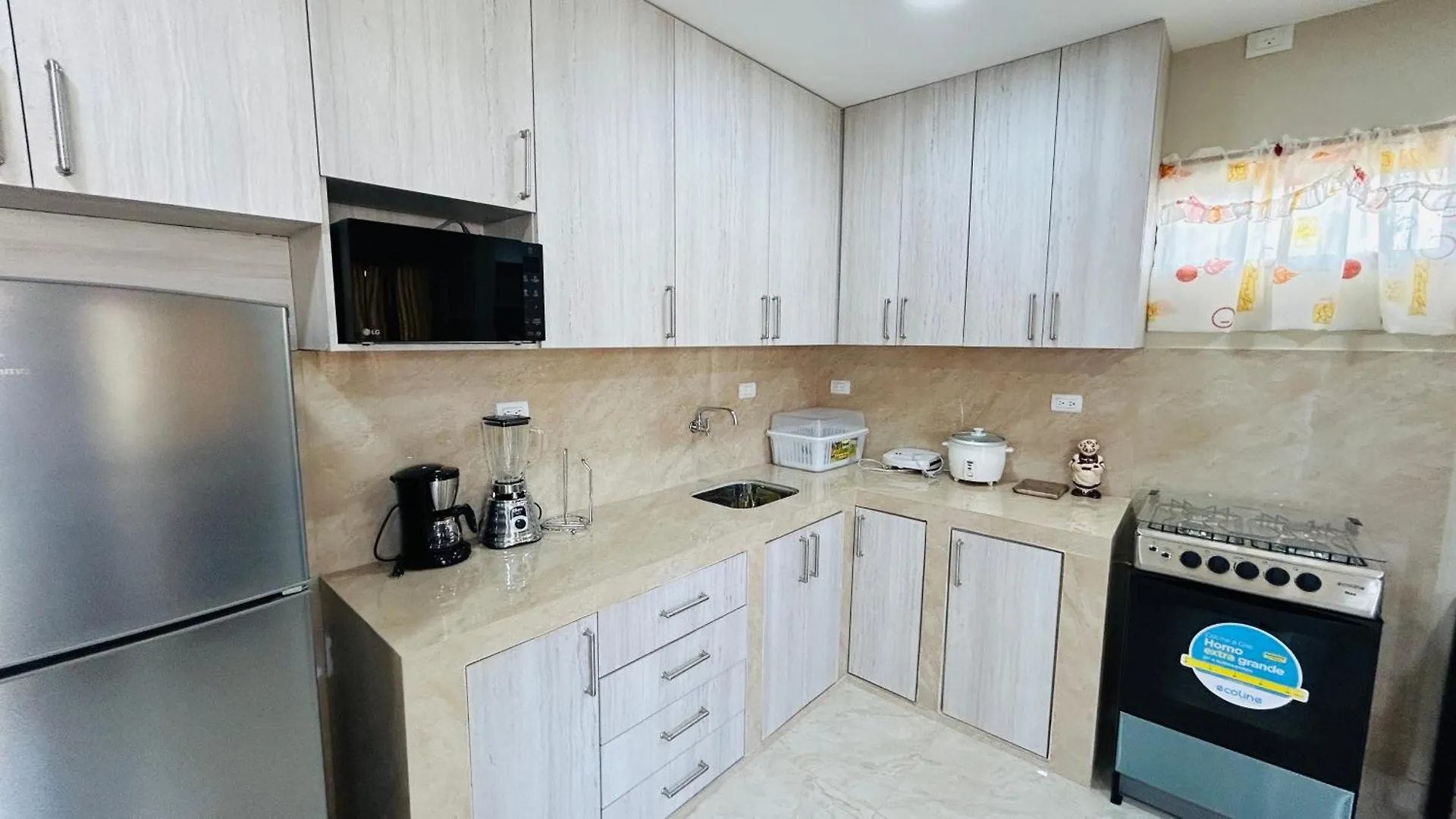 NCG SUITE Comegua Guayaquil Apartman